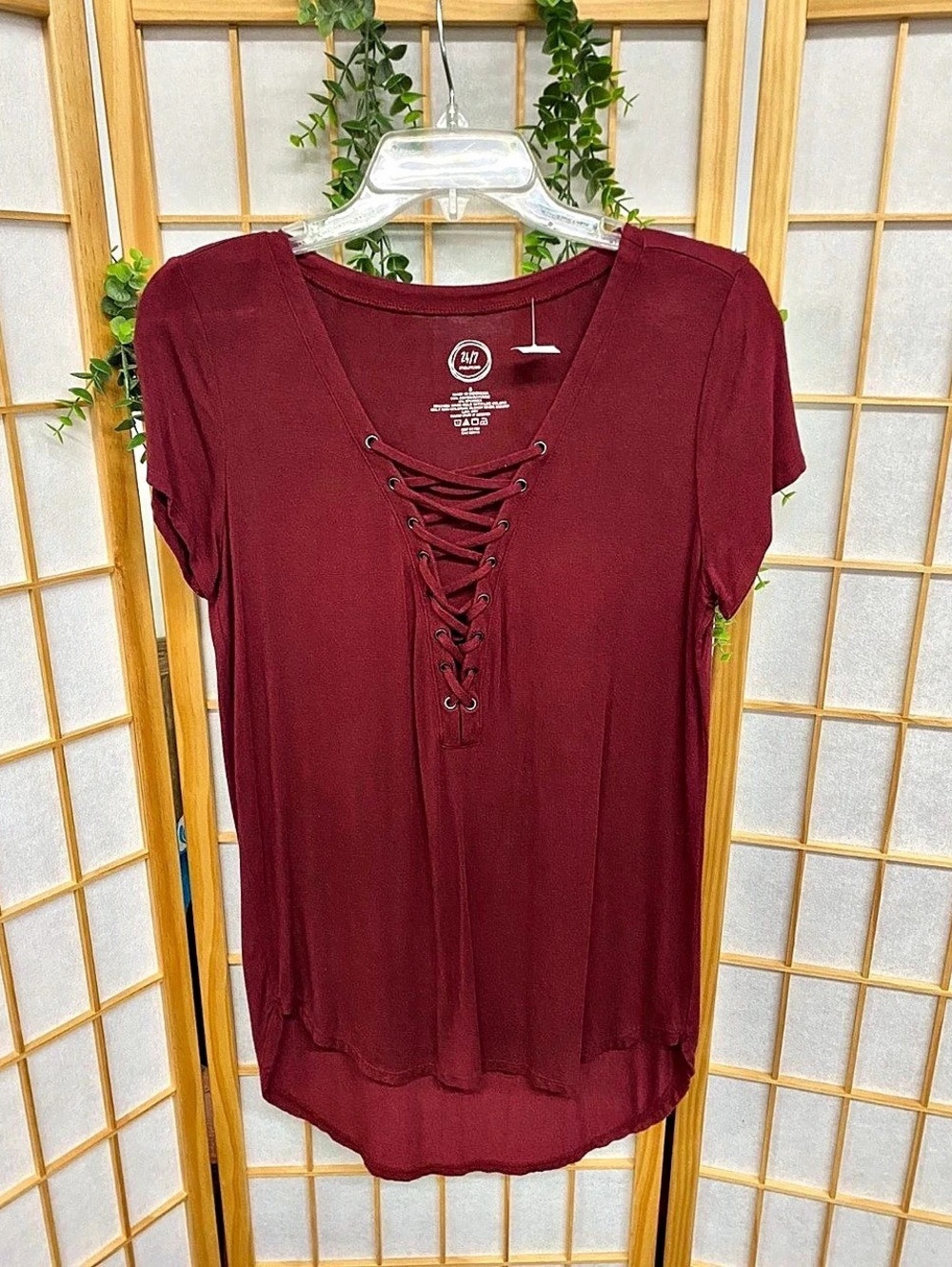 24/7 maui Short Sleeve Lace-Up Top in Red Size Small Like New